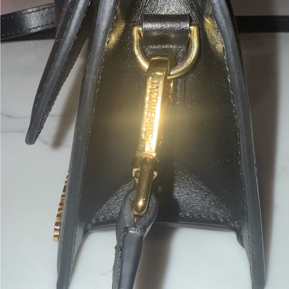 Jacquemus The Medium Chiquito bag - Picture 9 of 16